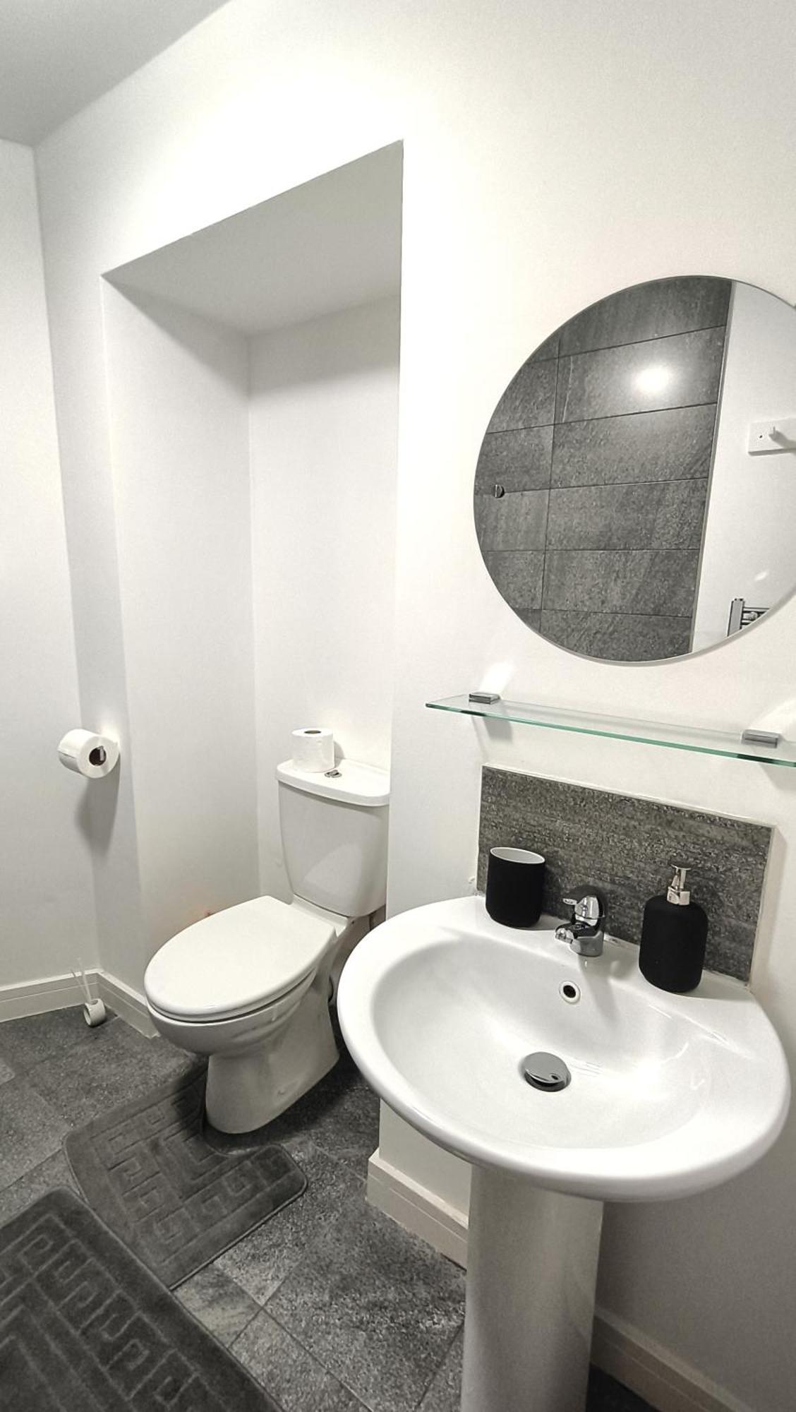 Ideal For Groups - Modern 2 Bedroom Apartment - Free Parking, Transit Links, Close To Stadiums Manchester Extérieur photo